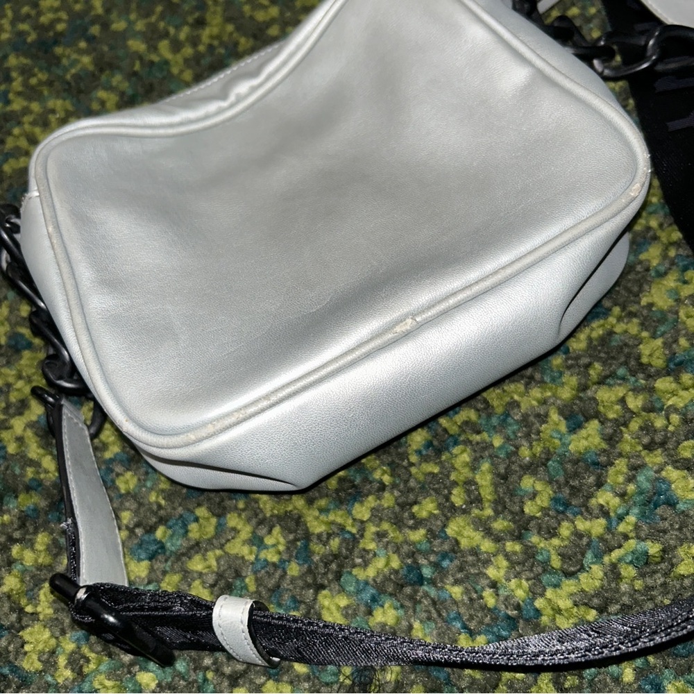 DKNY Abby Camera Shoulder Bag Handbag Silver Faux Leather - Picture 5 of 10